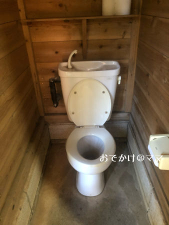 有野実苑オートキャンプ場のトイレ